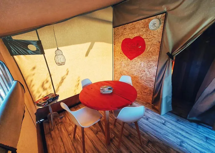 Des Vignes Κάμπινγκ *