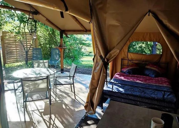 Des Vignes Κάμπινγκ *